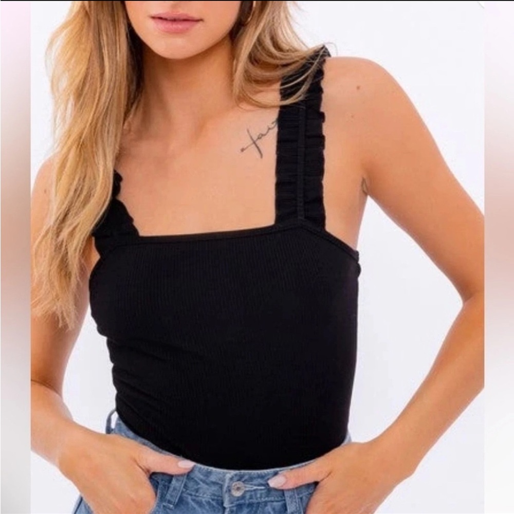 NWT Le‎ Lis Ruffle Ribbed Bodysuit Size Large black